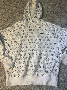Nike White Hooded Sweatshirt with Black Geometric Print
